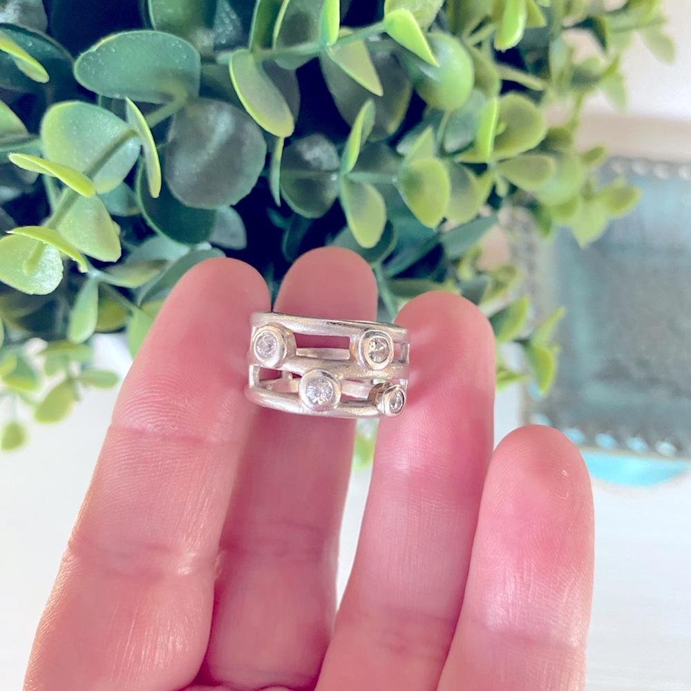 Beautiful brutalist thick cage style Sterling Silver 925 cubic zirconia Ring